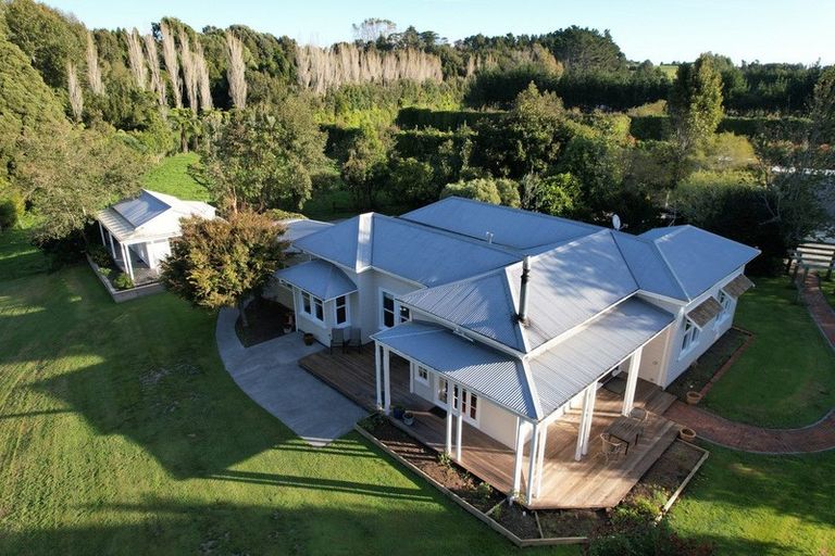 Photo of property in 365 Corbett Road, Paraite, New Plymouth, 4373