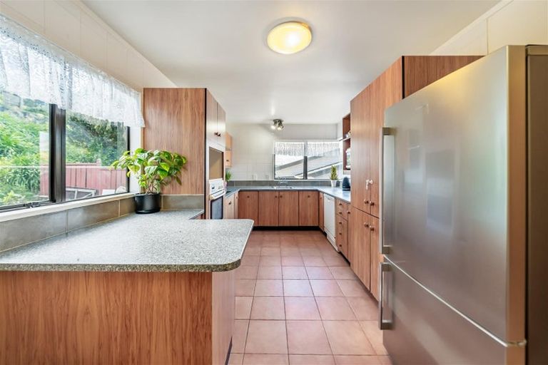 Photo of property in 10 Ordley Grove, Tawa, Wellington, 5028