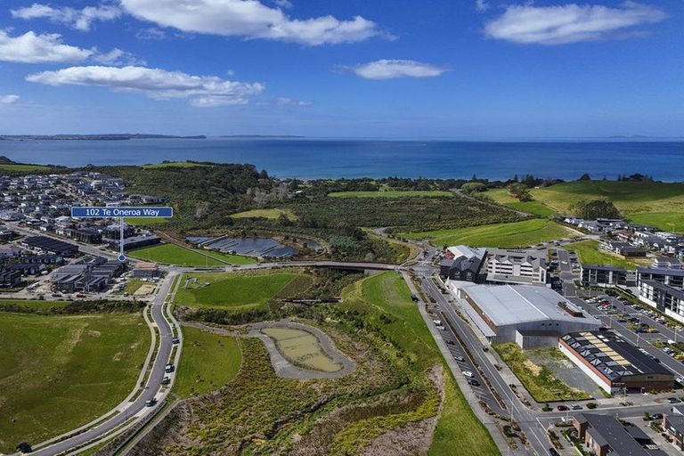 Photo of property in 102 Te Oneroa Way, Long Bay, Auckland, 0630