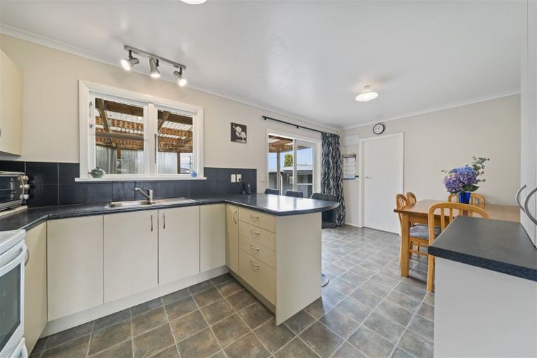 Photo of property in 16 Leeds Street, Milson, Palmerston North, 4414