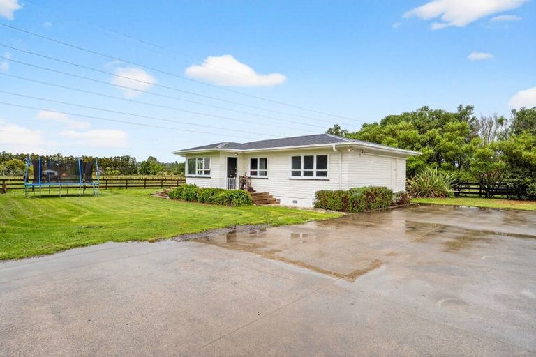 Photo of property in 61 Boord Crescent, Kumeu, 0891