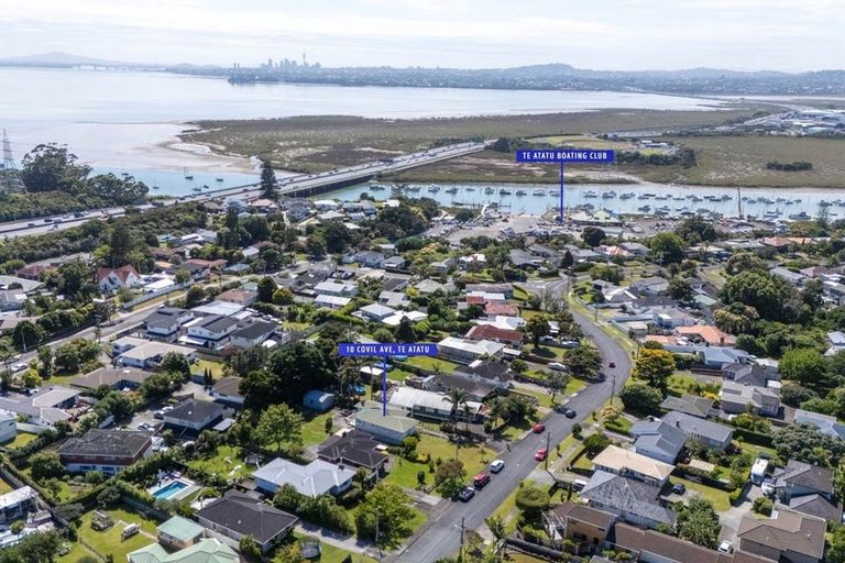 Photo of property in 10 Covil Avenue, Te Atatu South, Auckland, 0610