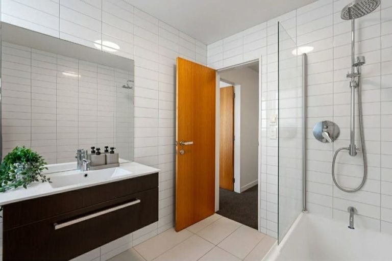 Photo of property in 12/3 Severn Street, Island Bay, Wellington, 6023