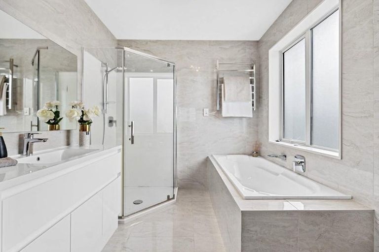 Photo of property in 8 Harrington Road, Henderson, Auckland, 0610