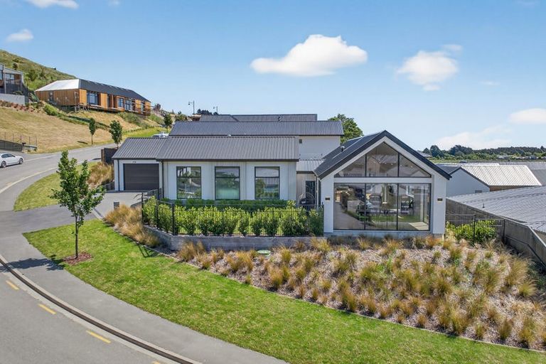 Photo of property in 6 Round Hill Rise, Cracroft, Christchurch, 8022