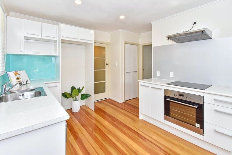 Photo of property in 16 Buller Crescent, Manurewa, Auckland, 2102