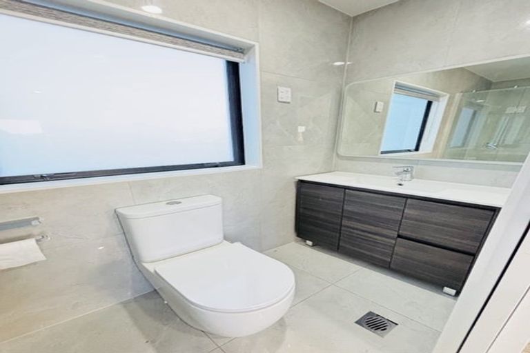 Photo of property in 2/2 Smiths Avenue, Papakura, 2110