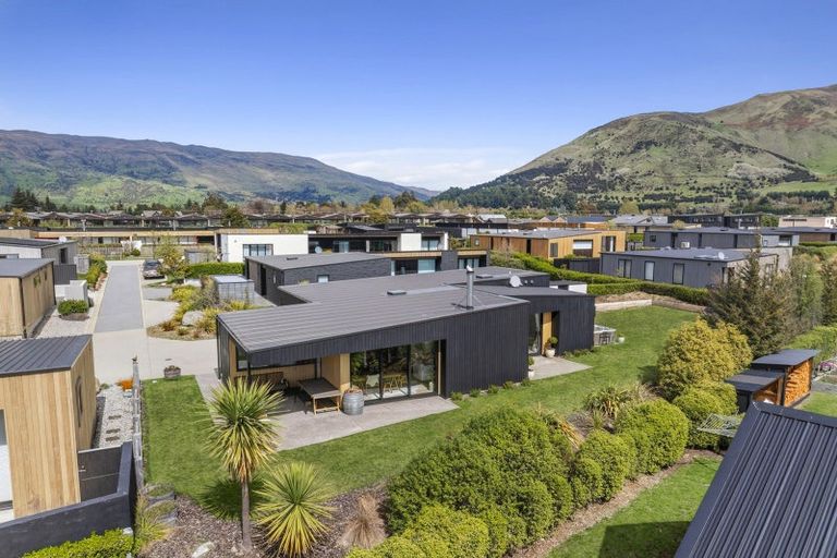 Photo of property in 26 Stackbrae Avenue, Wanaka, 9305