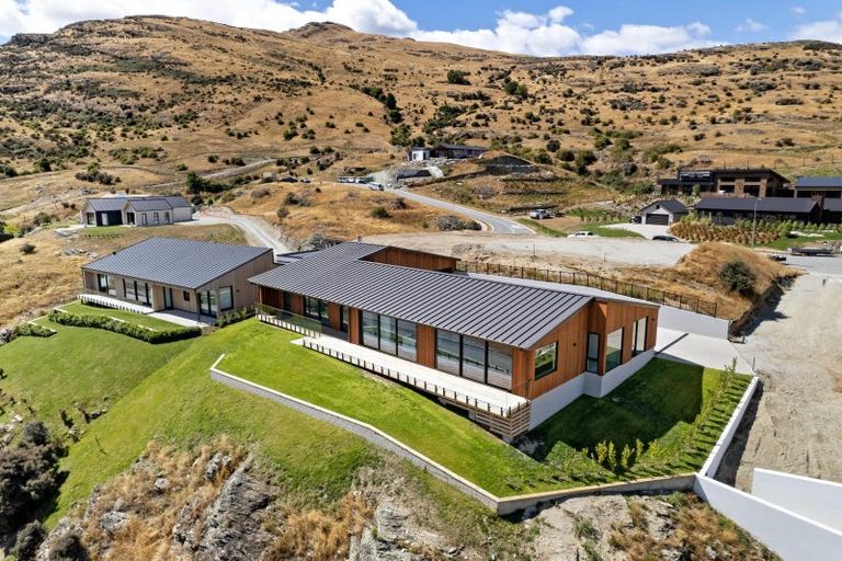 Photo of property in 6 Red Deer Rise, Kelvin Heights, Queenstown, 9300