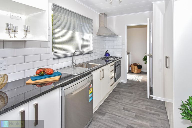 Photo of property in 10 Agar Place, Favona, Auckland, 2024