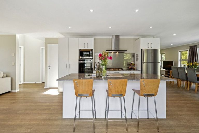 Photo of property in 15c Verran Road, Birkenhead, Auckland, 0626