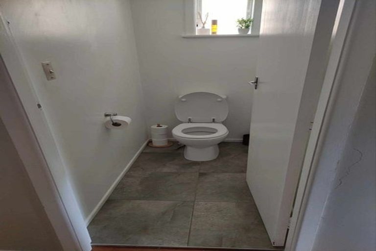 Photo of property in 5 Barrys Road, Glendene, Auckland, 0602