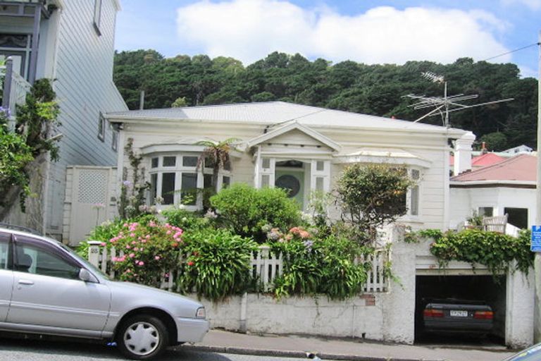 Photo of property in 23 Porritt Avenue, Mount Victoria, Wellington, 6011