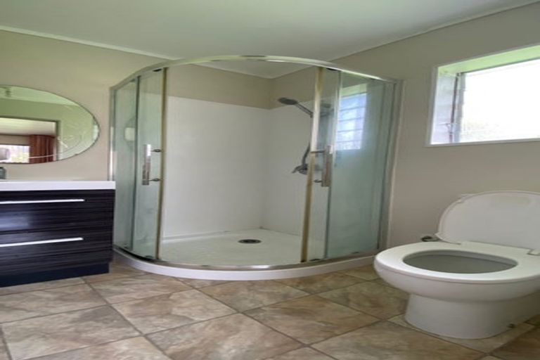 Photo of property in 184 Stapleford Crescent, Browns Bay, Auckland, 0630