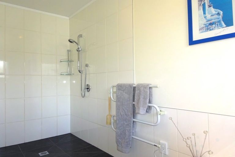 Photo of property in 16 Johnston Street, Foxton, 4814