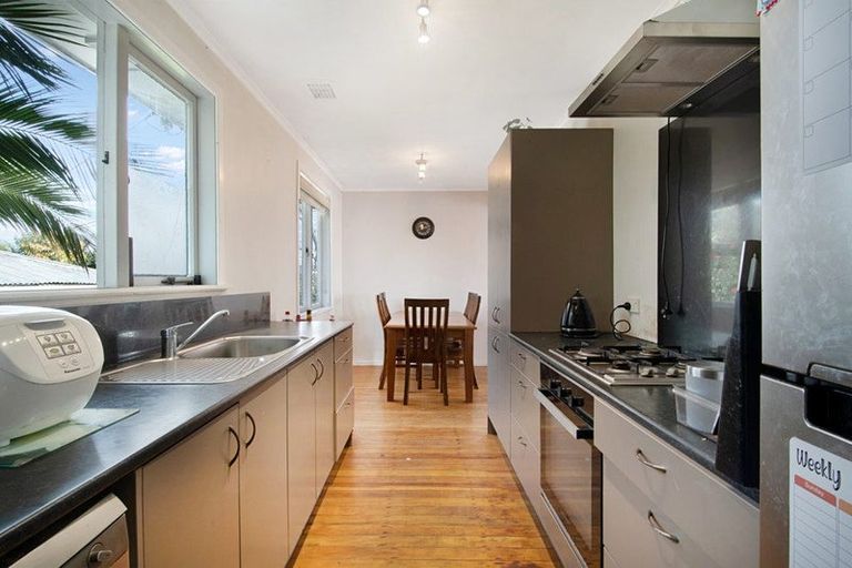 Photo of property in 18 Sherwood Avenue, Te Atatu South, Auckland, 0610