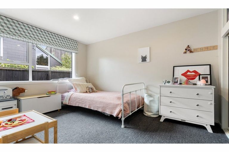 Photo of property in 2/5 Esher Place, Saint Martins, Christchurch, 8022