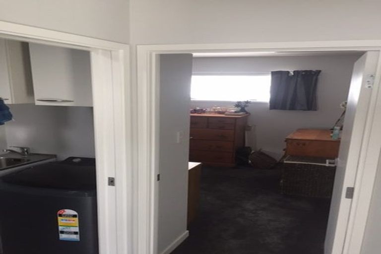 Photo of property in 76 Te Atatu Road, Te Atatu South, Auckland, 0610