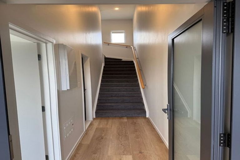 Photo of property in 3/506 Glenfield Road, Bayview, Auckland, 0629