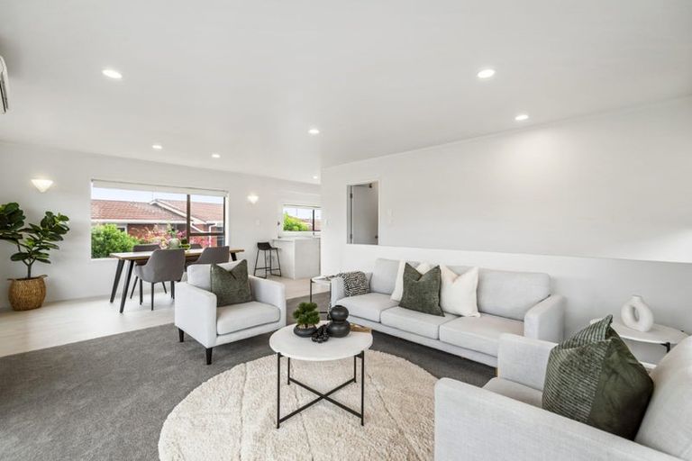 Photo of property in 1/27 Knightsbridge Drive, Forrest Hill, Auckland, 0620