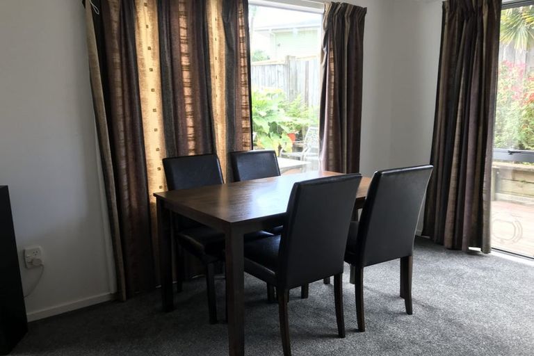 Photo of property in 22 Gatman Street, Birkdale, Auckland, 0626