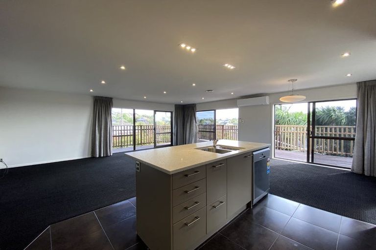 Photo of property in 40 Whangaparaoa Road, Red Beach, 0932