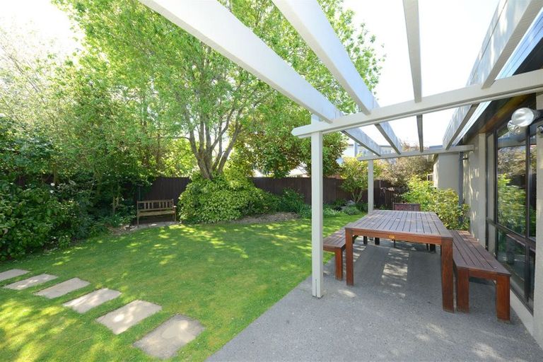 Photo of property in 33 O'connor Place, Burnside, Christchurch, 8053