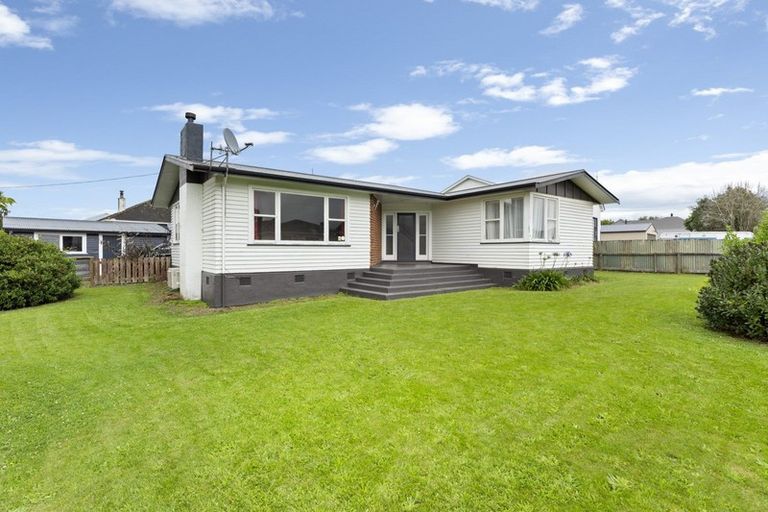 Photo of property in 15 Fox Street, Woodville, 4920