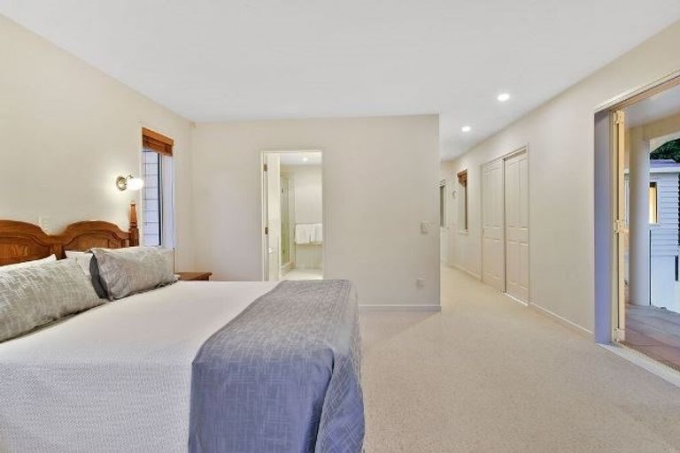 Photo of property in 33a Manly Esplanade, Browns Bay, Auckland, 0630