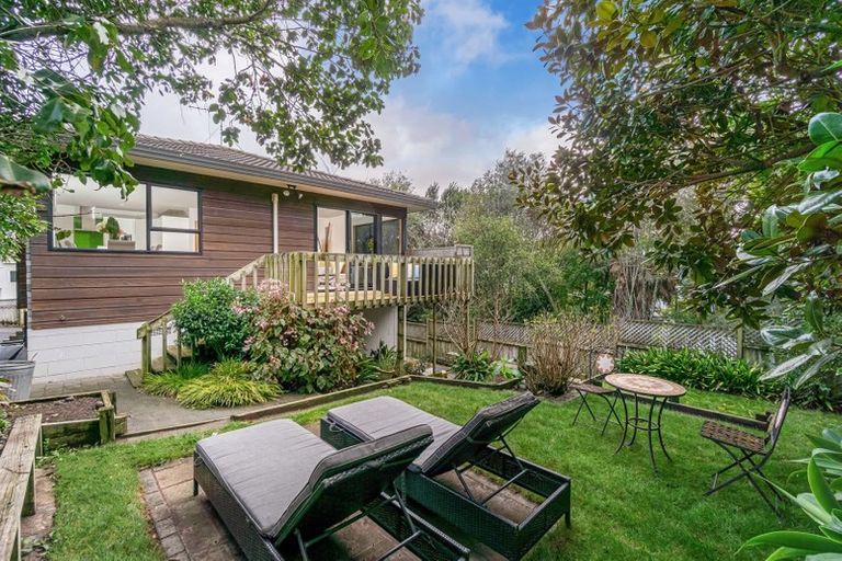 Photo of property in 1/29 Radiata Lane, Chatswood, Auckland, 0626