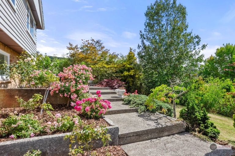 Photo of property in 15 Harewood Grove, Pinehaven, Upper Hutt, 5019