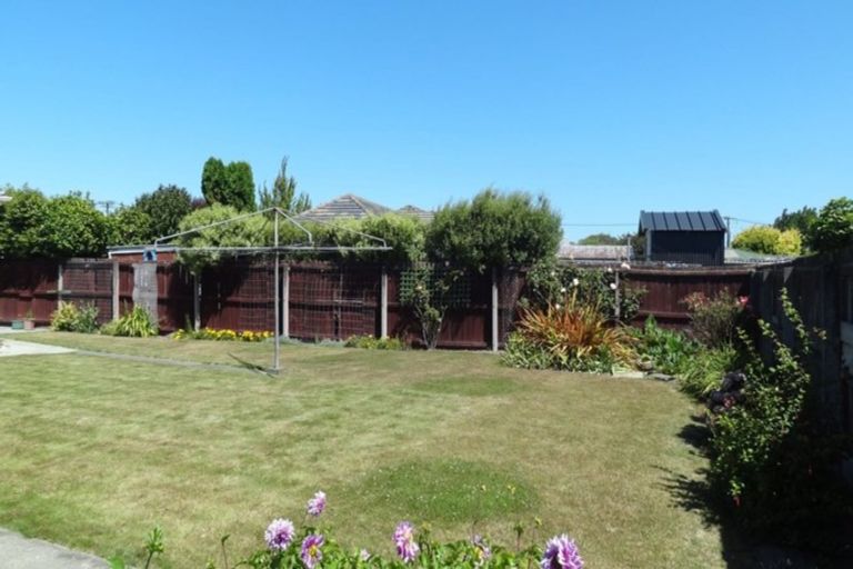 Photo of property in 44 Wychwood Crescent, Bishopdale, Christchurch, 8053