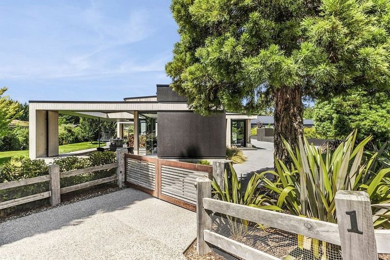 Photo of property in 1 Mcrae Rise, Wanaka, 9305