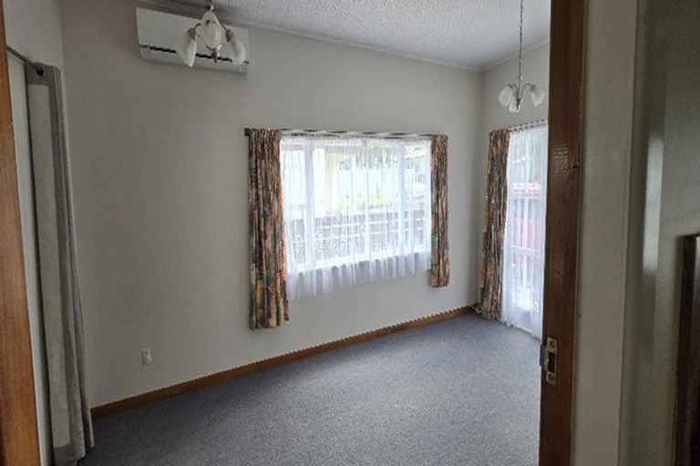 Photo of property in 67 View Road, Henderson, Auckland, 0612
