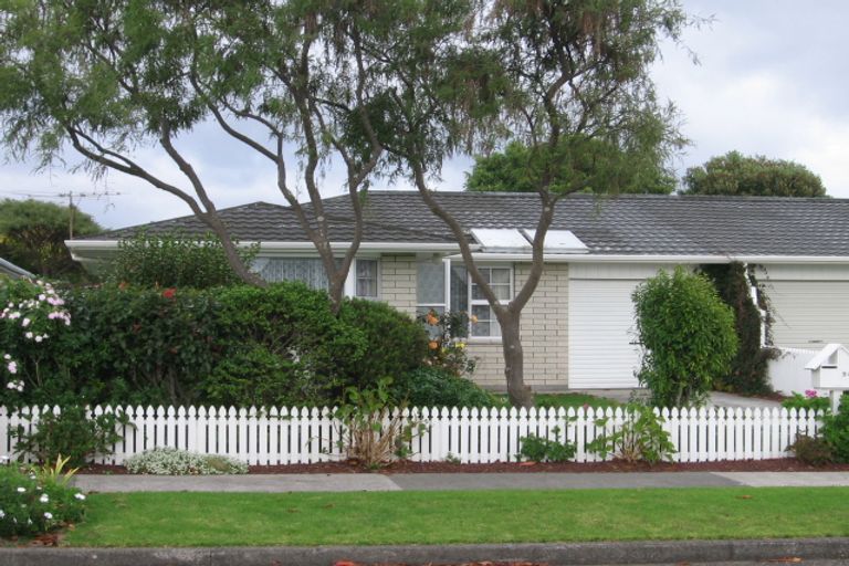 Photo of property in 9a Andrew Street, Waikanae, 5036