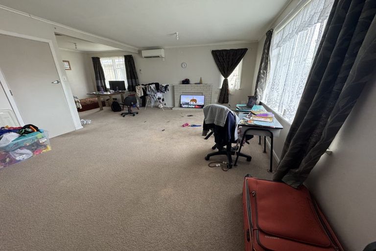 Photo of property in 90 Broderick Road, Johnsonville, Wellington, 6037