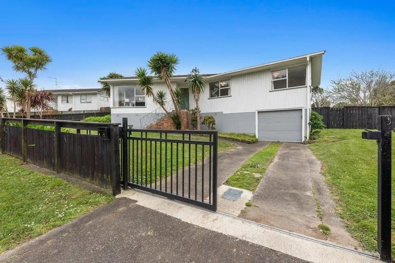 Photo of property in 1 Benmore Place, Manurewa, Auckland, 2102