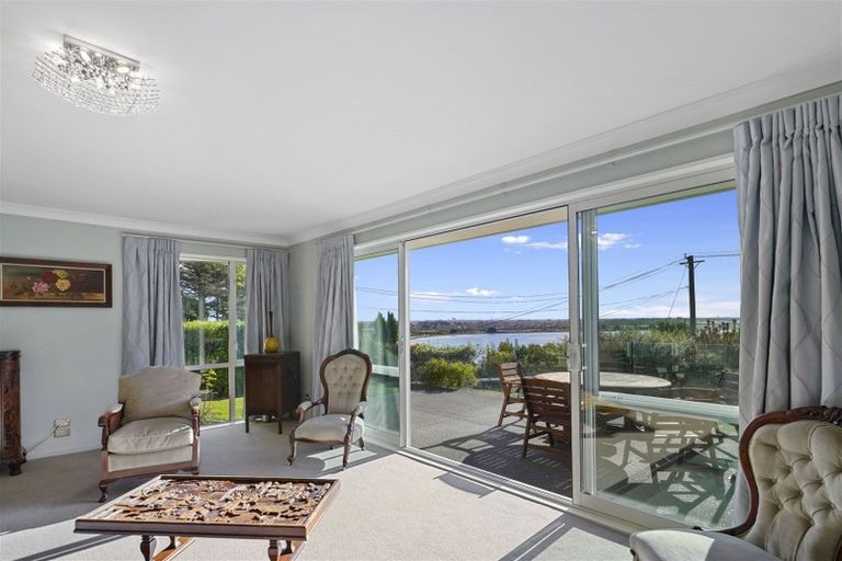 Photo of property in 18 Saint Andrews Hill Road, Mount Pleasant, Christchurch, 8081