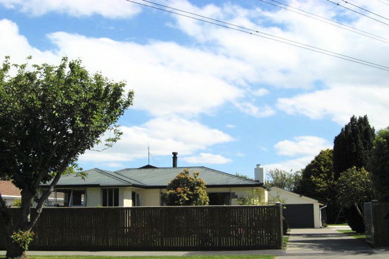 Photo of property in 25 Ambleside Drive, Burnside, Christchurch, 8053
