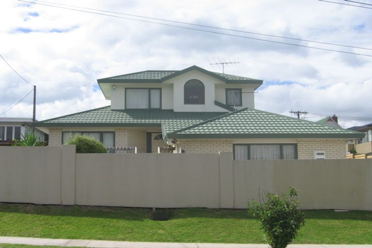 Photo of property in 2/65 College Road, Northcote, Auckland, 0627