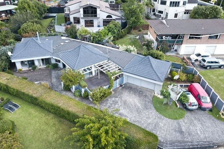 Photo of property in 11 View Road, Shelly Park, Auckland, 2014