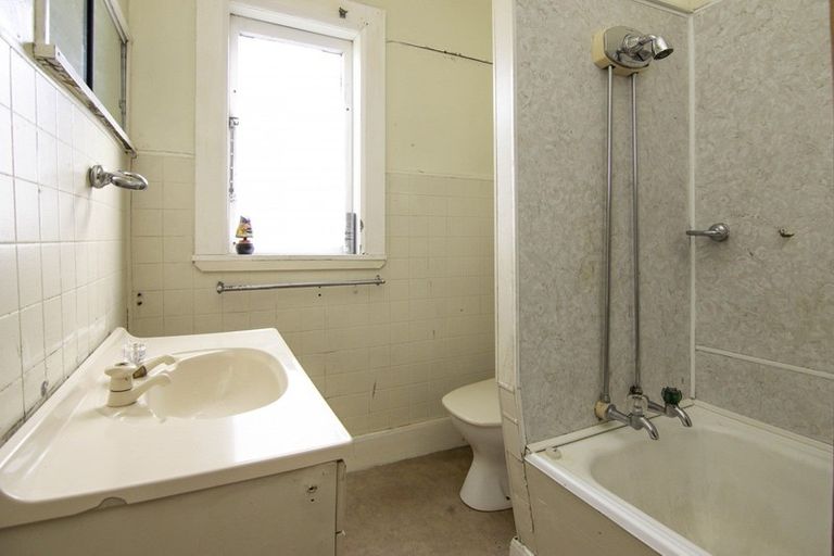 Photo of property in 64 Lyndhurst Street, Takaro, Palmerston North, 4412