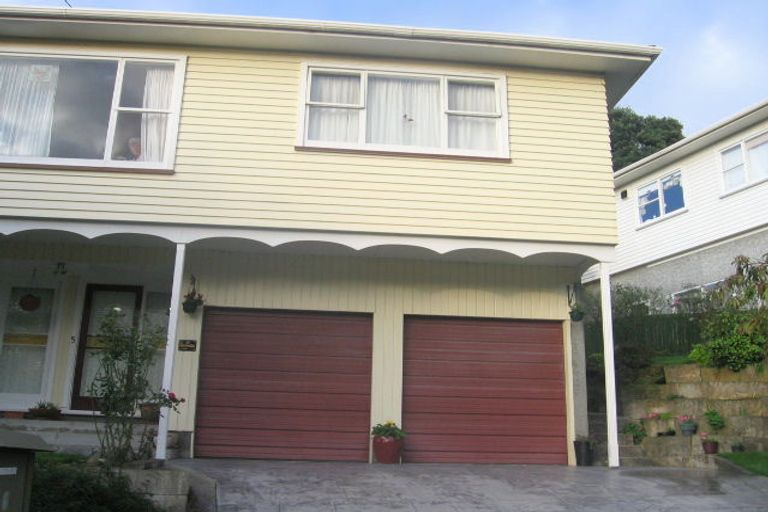 Photo of property in 5 Fyvie Avenue, Tawa, Wellington, 5028