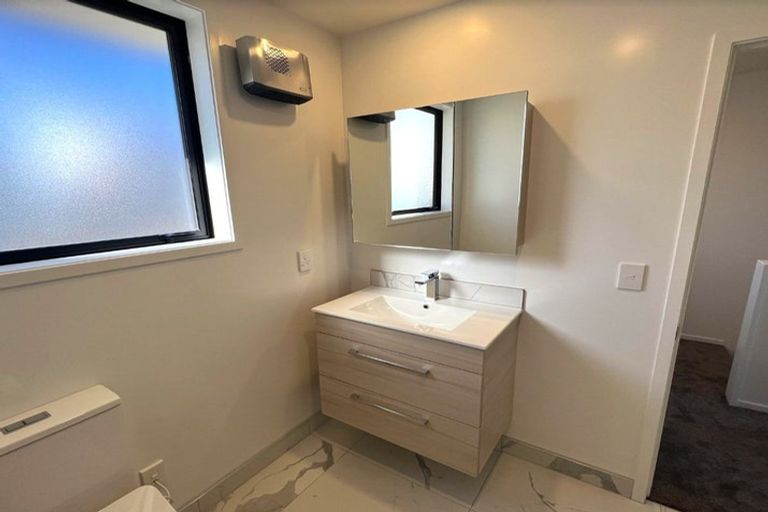 Photo of property in 10/231 Marine Parade, Seatoun, Wellington, 6022