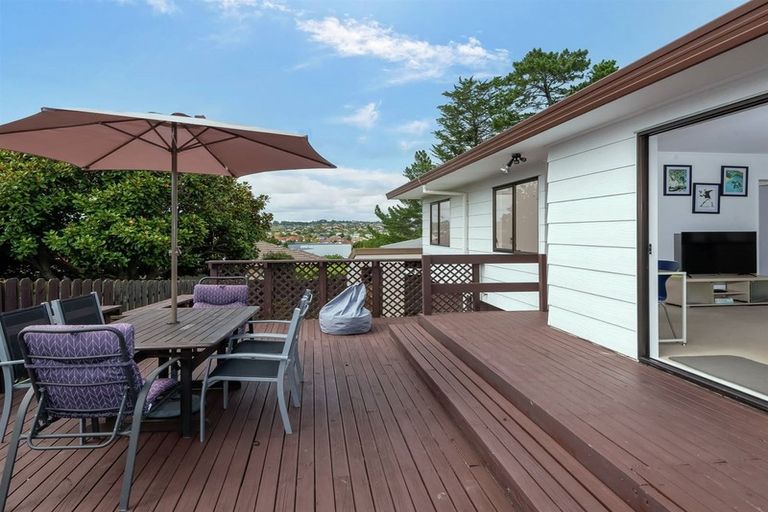 Photo of property in 1/15 Coubray Place, Botany Downs, Auckland, 2010