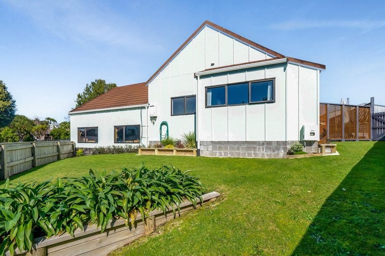 Photo of property in 5 Antonia Place, Bell Block, New Plymouth, 4312