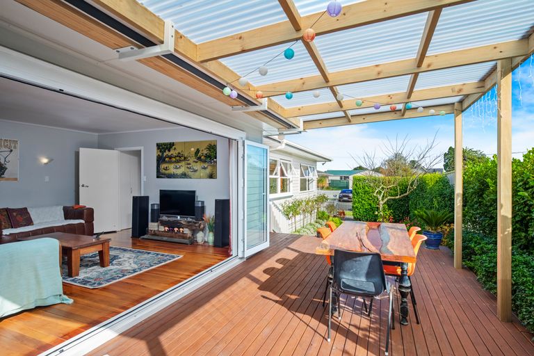 Photo of property in 16b Campbell Street, Waiuku, 2123