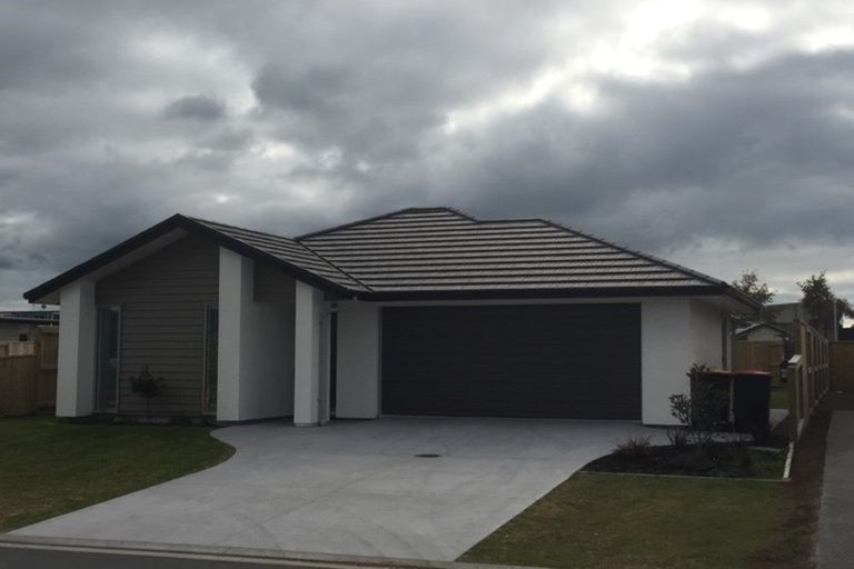 Photo of property in 22 Furlong Road, Papamoa, 3118