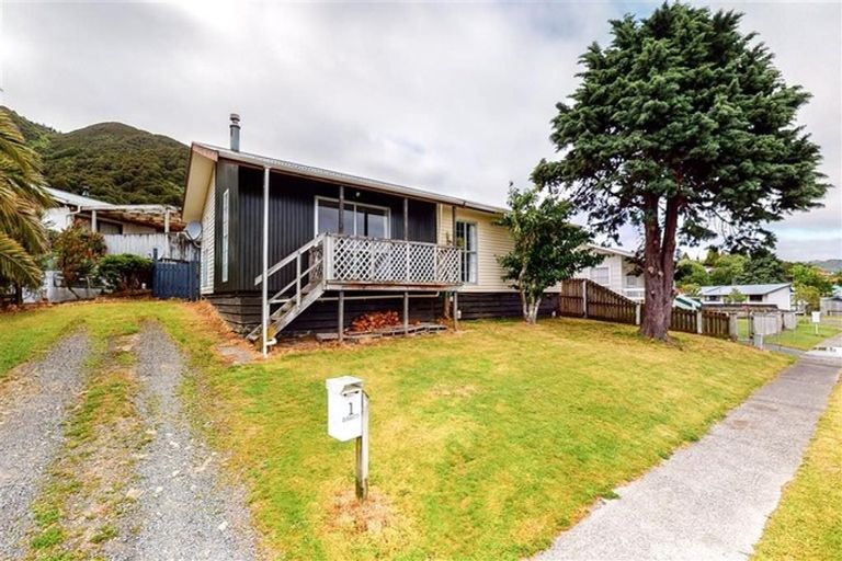 Photo of property in 1 Bunratty Grove, Wainuiomata, Lower Hutt, 5014