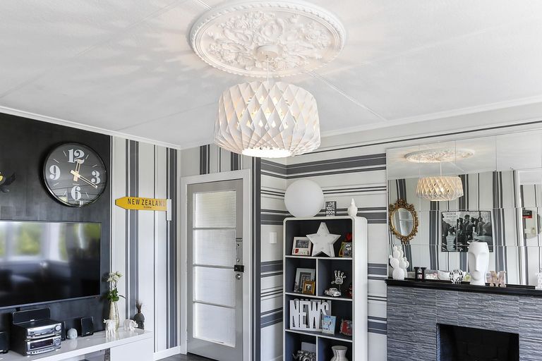 Photo of property in 55 Cliff View Drive, Green Bay, Auckland, 0604